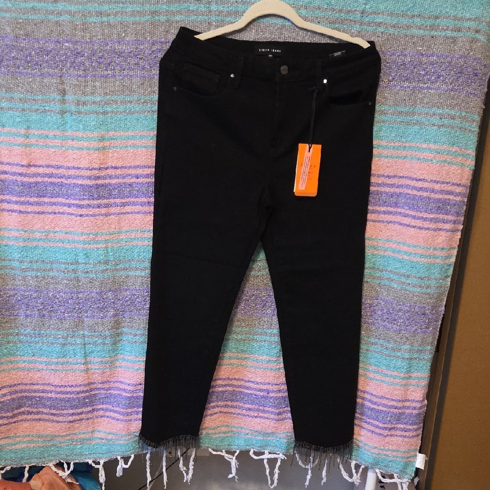 Elegant Black Cropped Women's Jeans